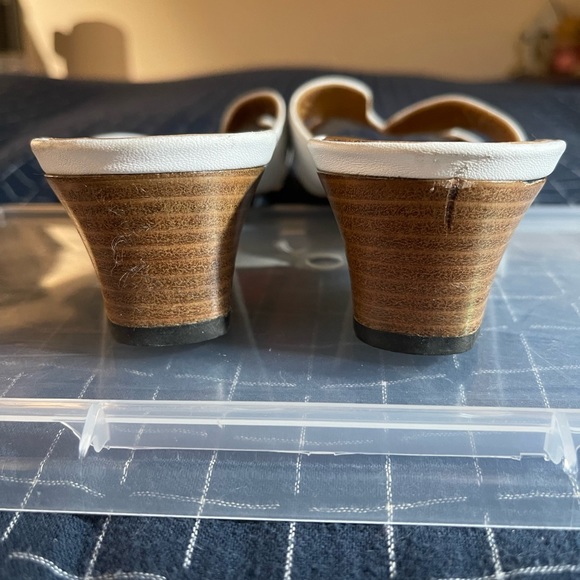 Italian Leather Block Kitten Heels - Picture 14 of 16